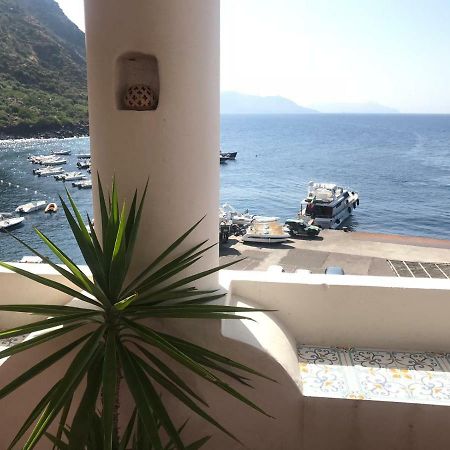 Albergo Seaside Leni Eksteriør bilde