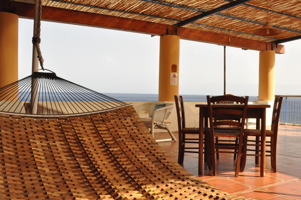 Albergo Seaside Leni Eksteriør bilde