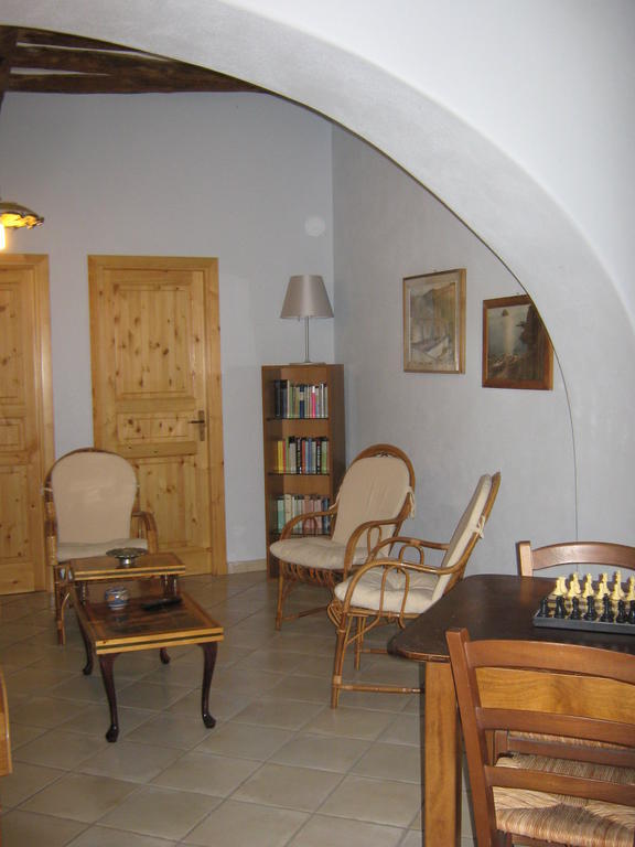Albergo Seaside Leni Eksteriør bilde