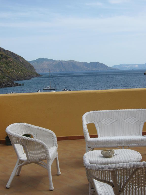 Albergo Seaside Leni Eksteriør bilde