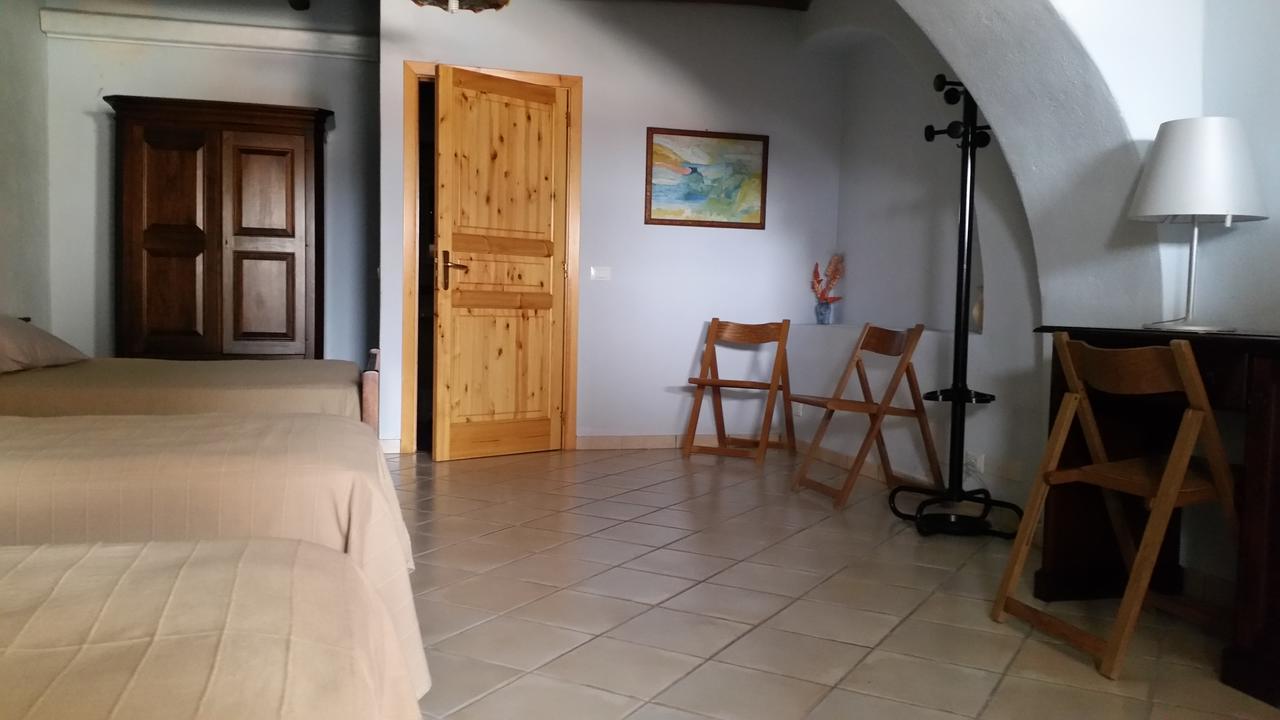 Albergo Seaside Leni Eksteriør bilde
