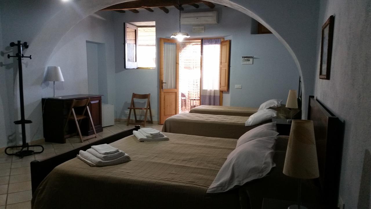 Albergo Seaside Leni Eksteriør bilde