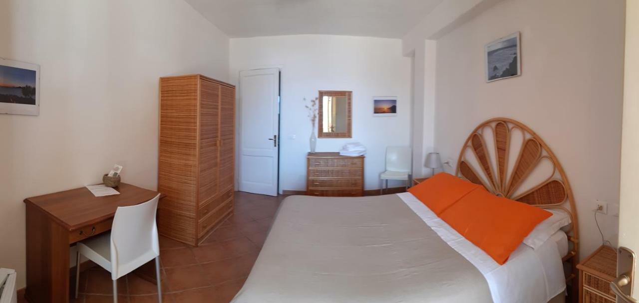 Albergo Seaside Leni Eksteriør bilde
