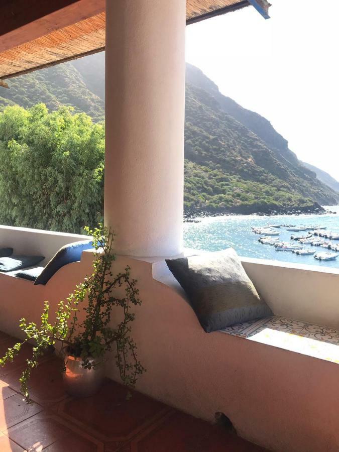 Albergo Seaside Leni Eksteriør bilde